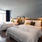 Six Boutique *