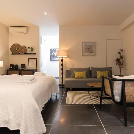 Six Boutique Hotel *