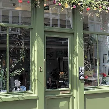 Six Boutique