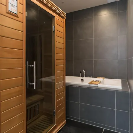 Six Boutique Szálloda